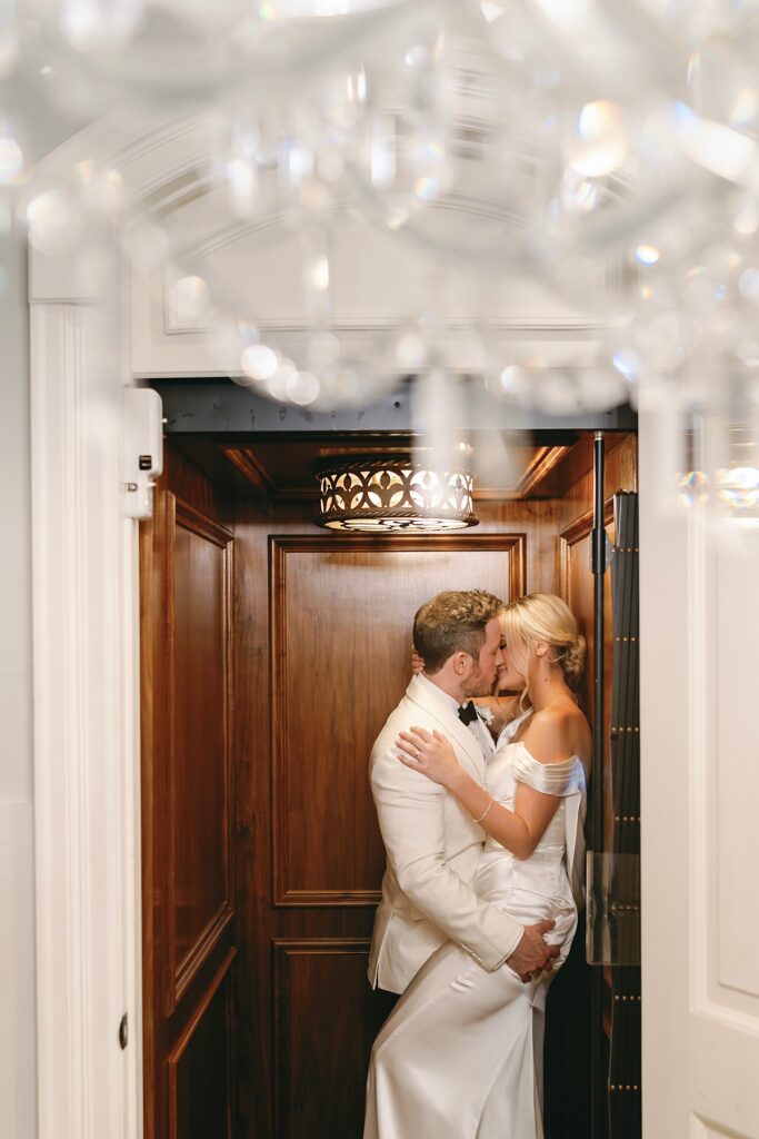 couple kissing in elevator at Sandlewood Manor